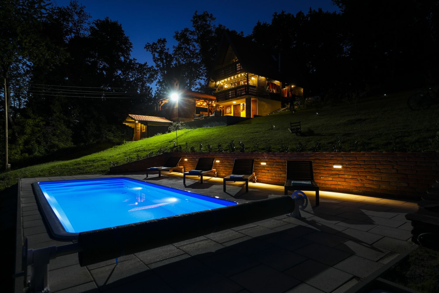Book House With Pool
