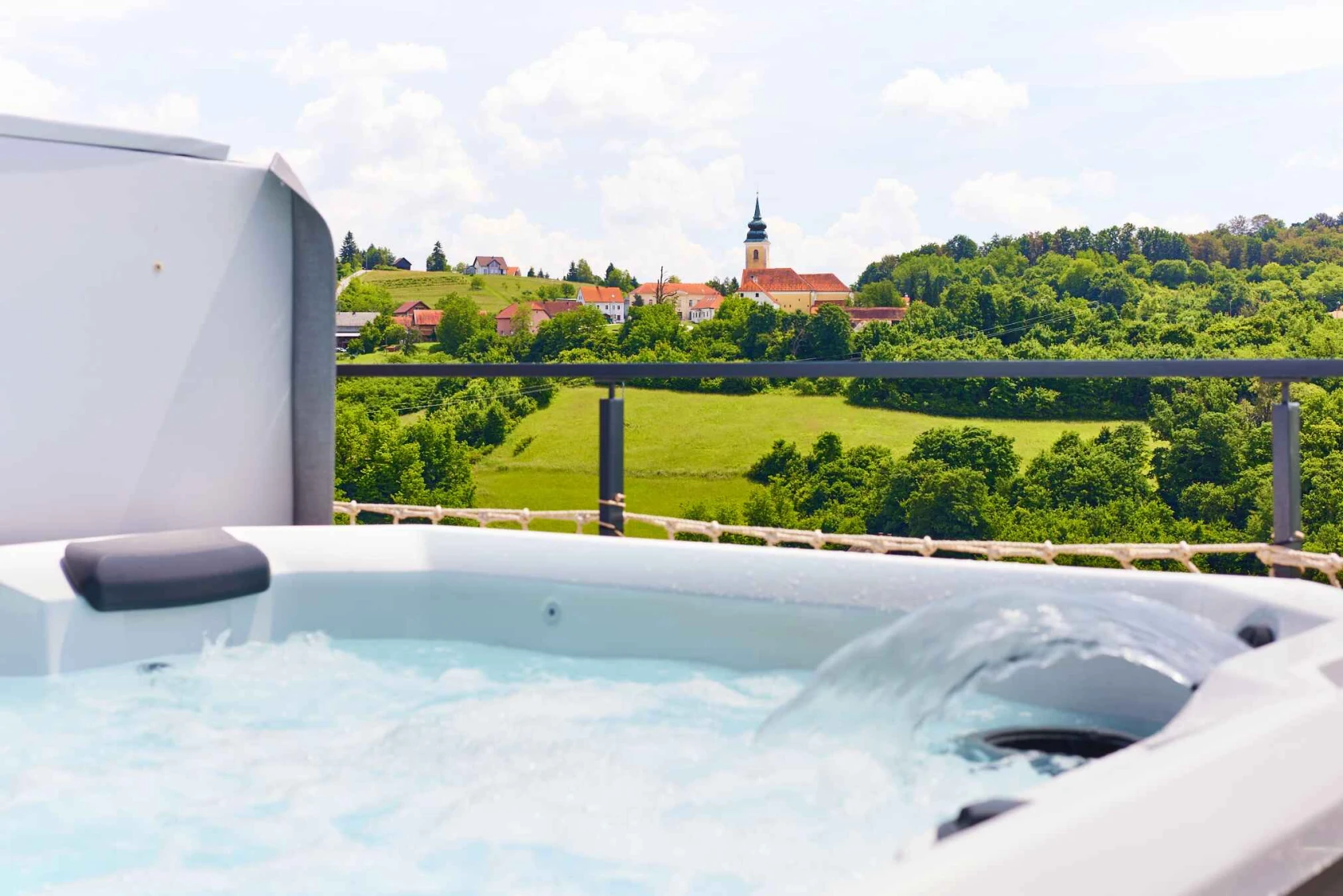 Wellness Na Otvorenom Jaccuzzi