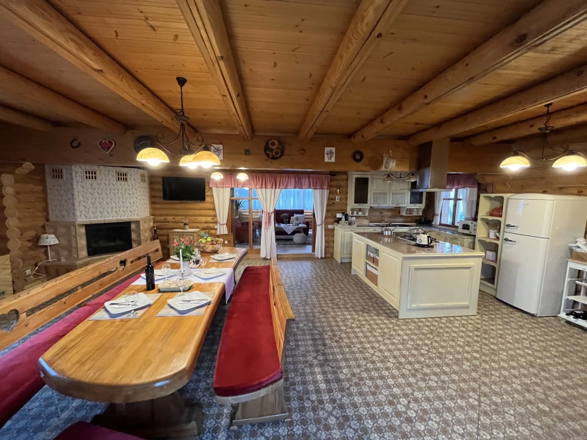 Kitchen Villla Pine Log 2