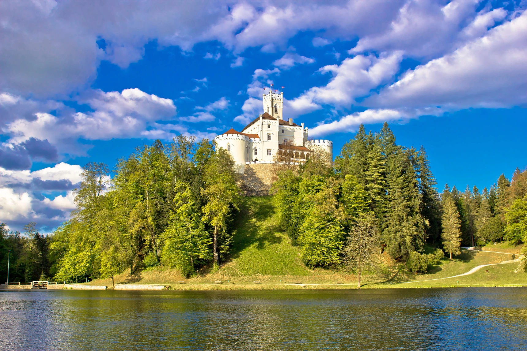Izlet Excursion.Trakoscan Dvorac Castle Zagorje Idilira