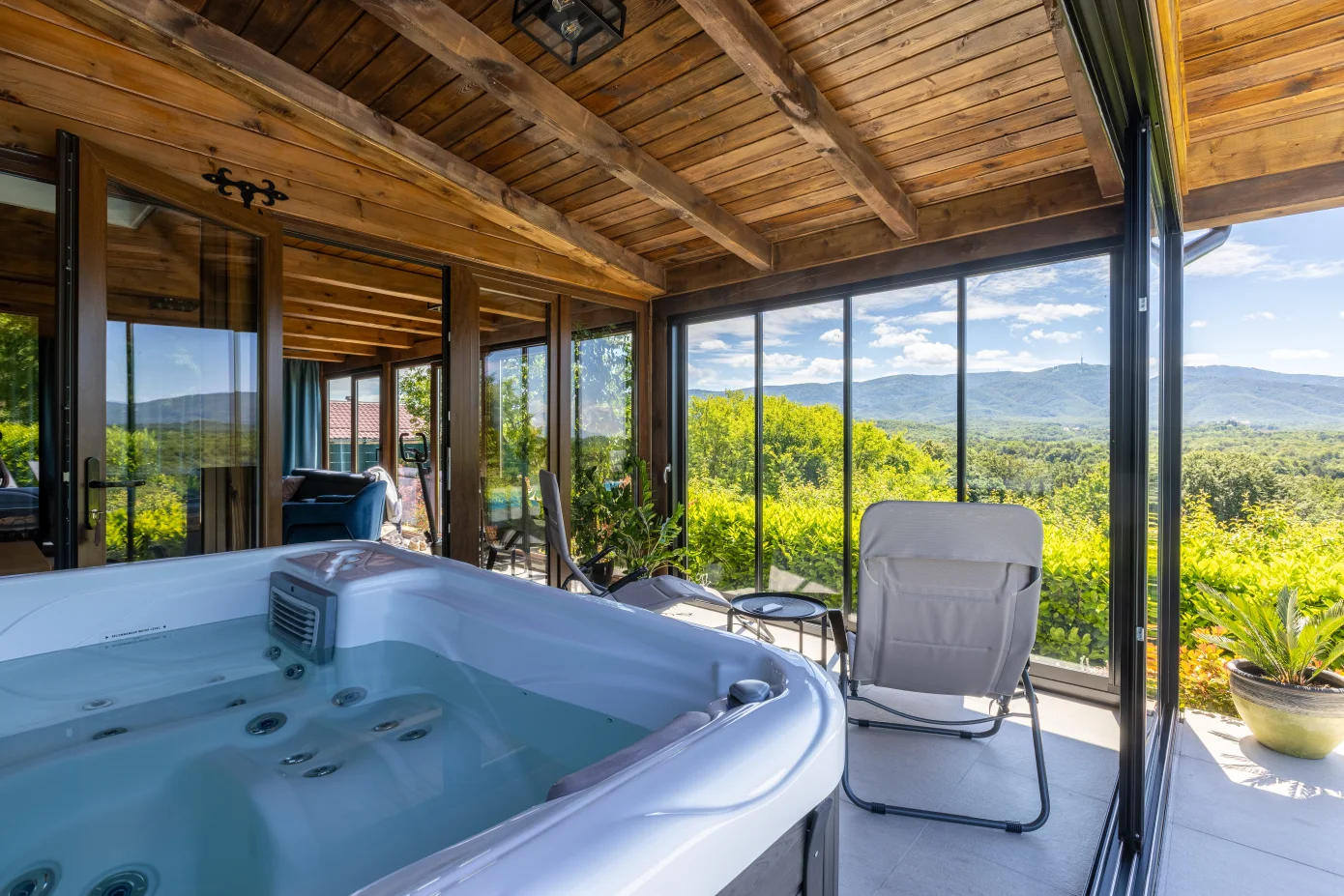 Jaccuzzi All Year Round Book Idilira