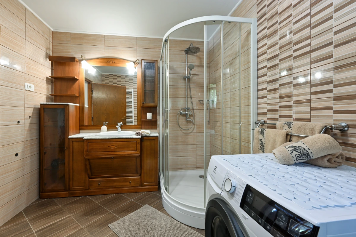 Bathroom Villa For Six