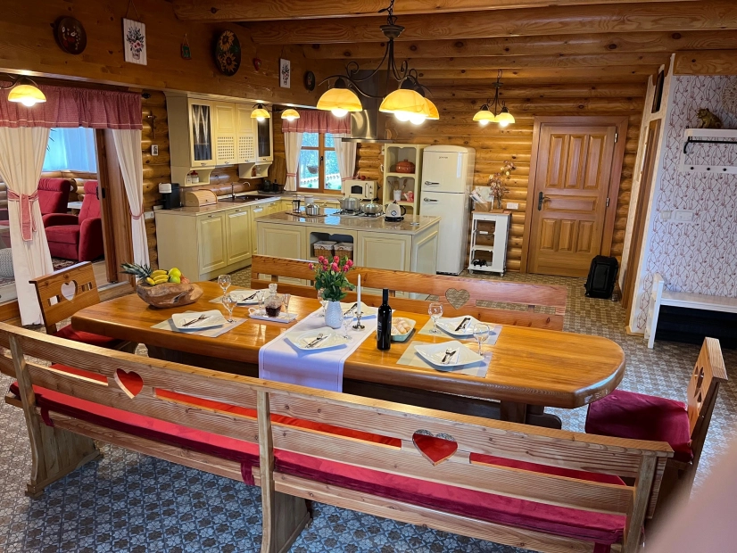 Kuhinja Villa Pine Log 2