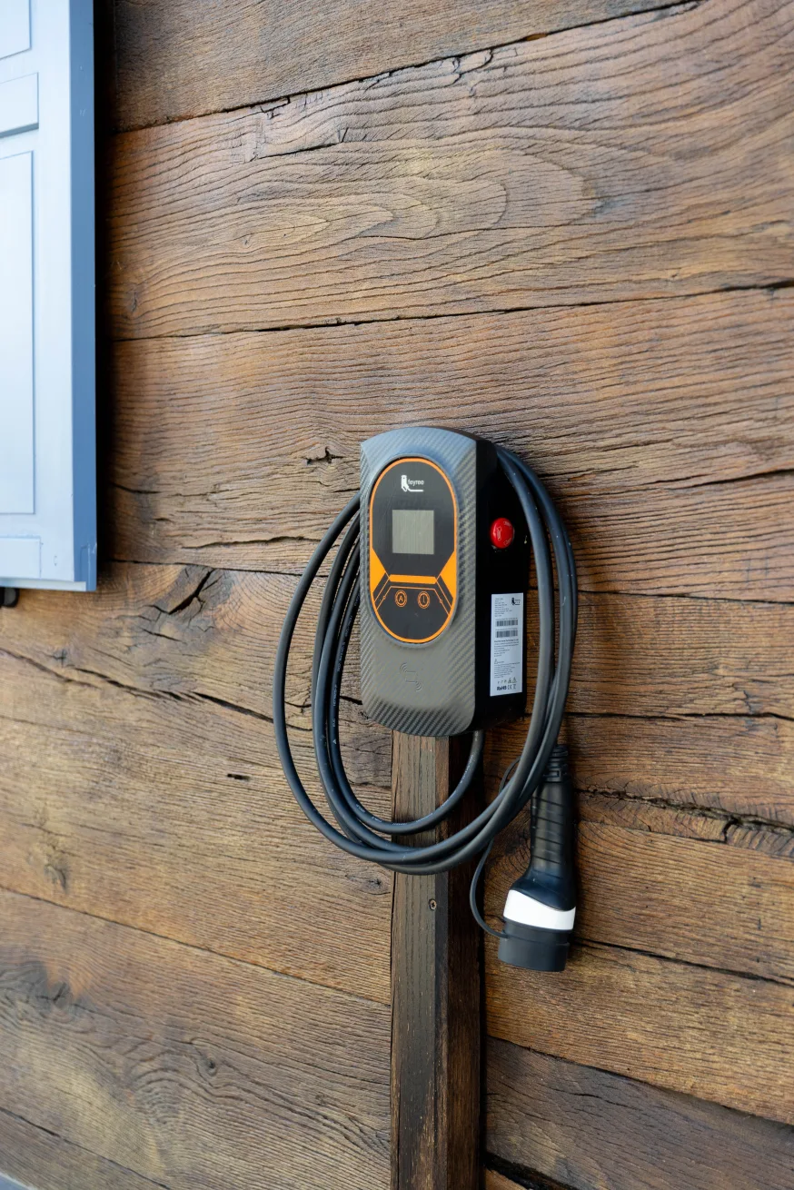 Punjac Elektricni Auto Kuca Za Odmor